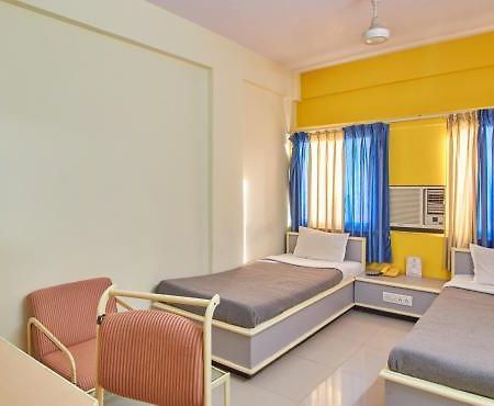 Hotel Aditya Раджкот Екстер'єр фото