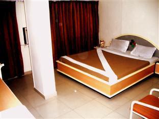 Hotel Aditya Раджкот Екстер'єр фото