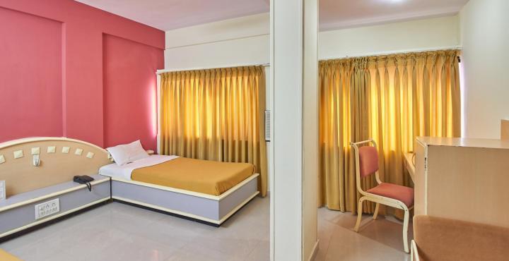 Hotel Aditya Раджкот Екстер'єр фото