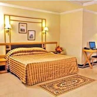 Hotel Aditya Раджкот Екстер'єр фото