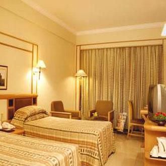Hotel Aditya Раджкот Екстер'єр фото